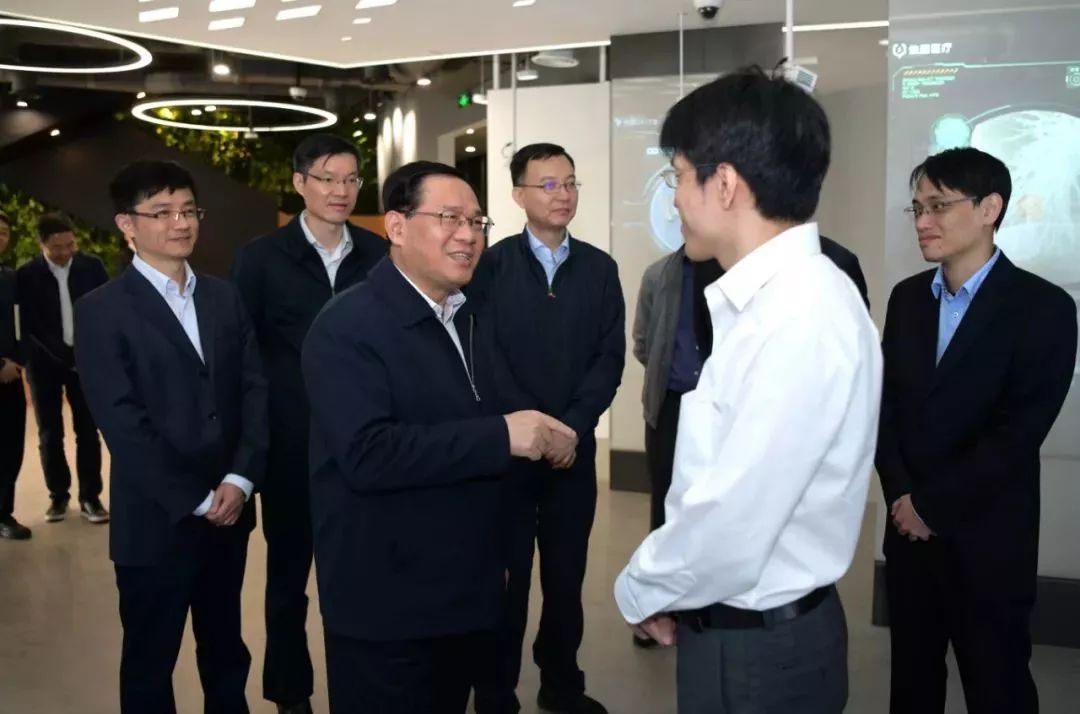 （李強(qiáng)書記對智能醫(yī)療興趣濃厚，詢問依圖技術(shù)在滬落地情況）